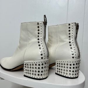Dolce Vita womens white studded leather boots ankle sz 8